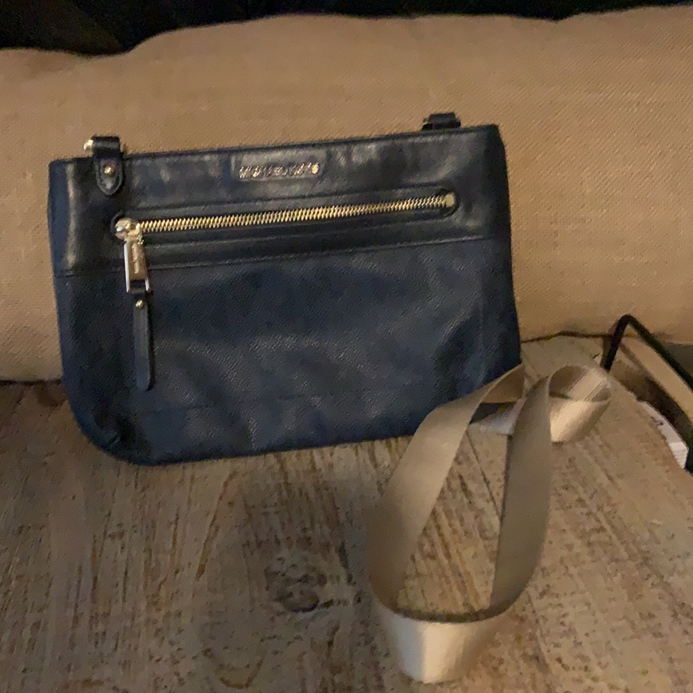 Michael Kors - Picture 2 of 4